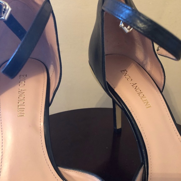 Enzo Angiolini black heels with gold on heel - Picture 3 of 6
